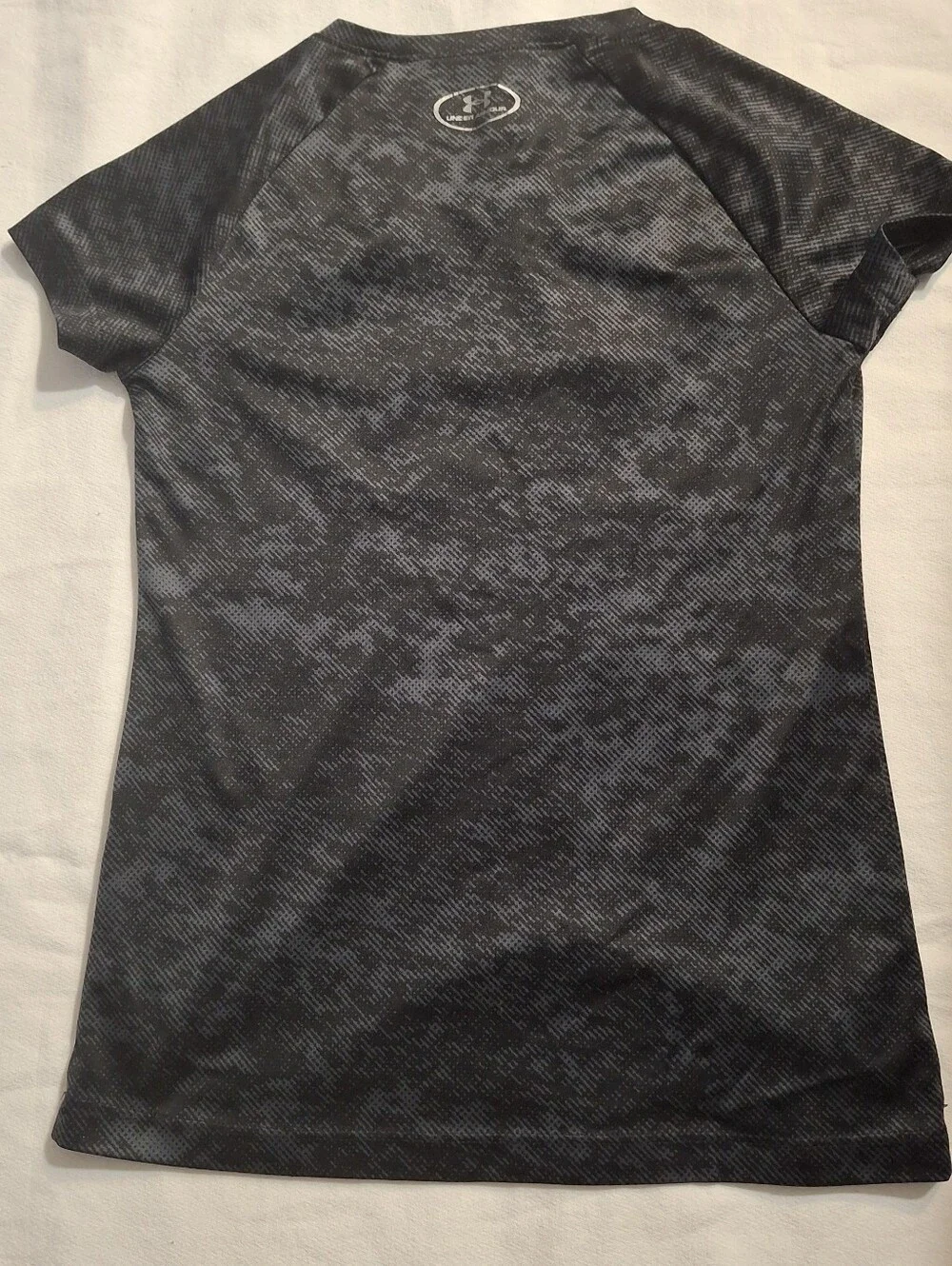 NWOT Under Armour Black/GRAY GIRLS Tee Size Youth Small with White Logo